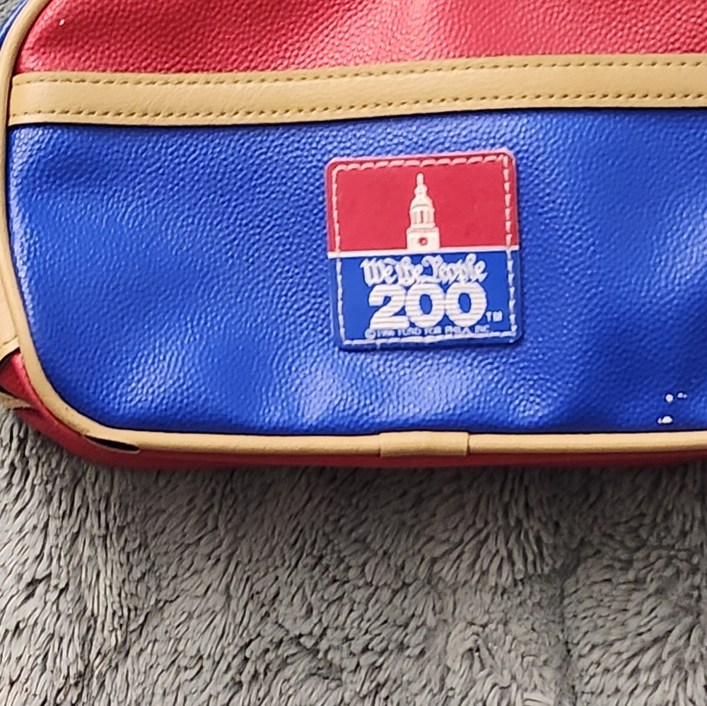 Vintage 1986 We Are The People Travel bag Like New - Picture 2 of 6